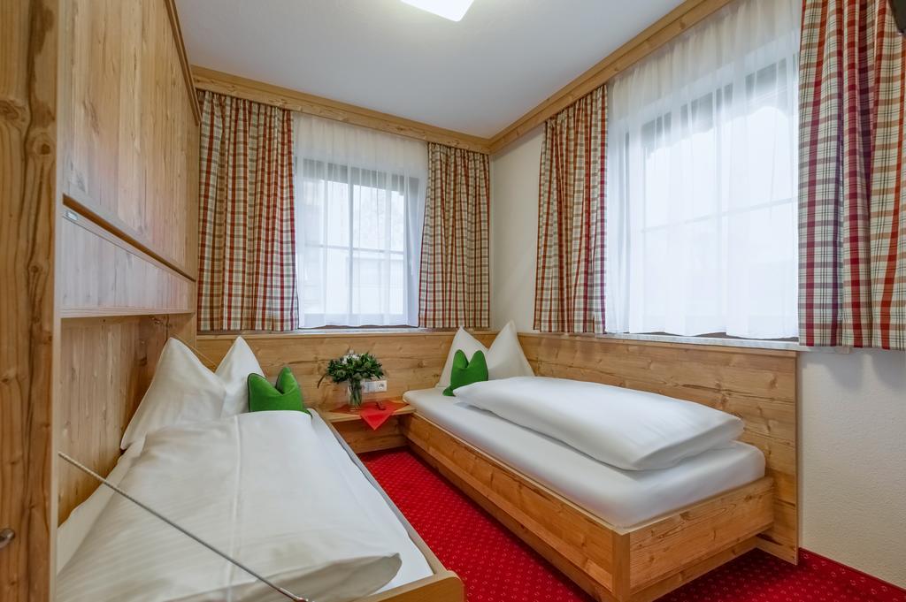 Pension Haus Am Dorfplatz Flachau Bagian luar foto